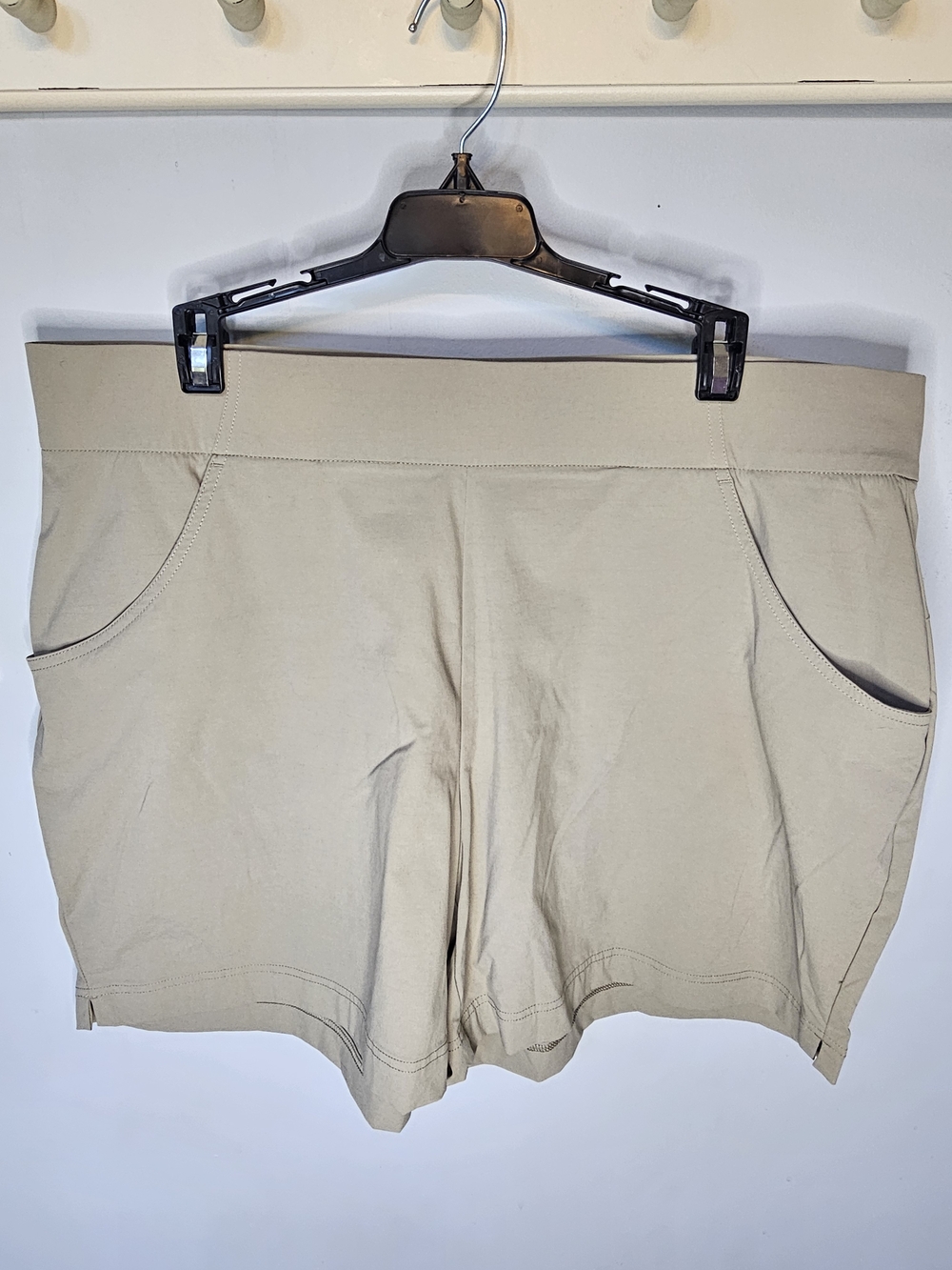 Columbia Sportswear Women's Khaki Tan Outdoor Shorts Plus Size 1X